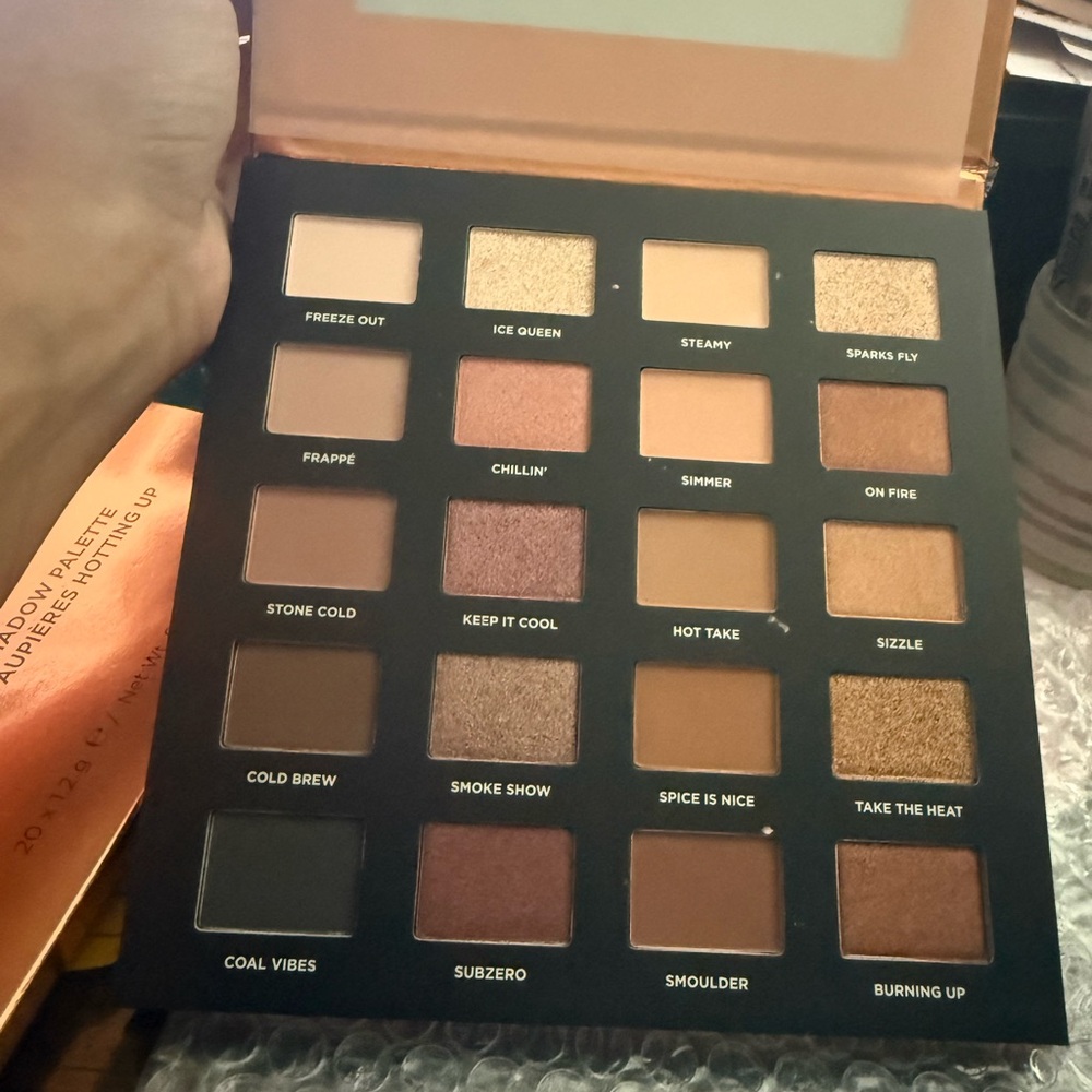 ICONIC London Eyeshadow Palette with Gold, Brown, and Cream Shades